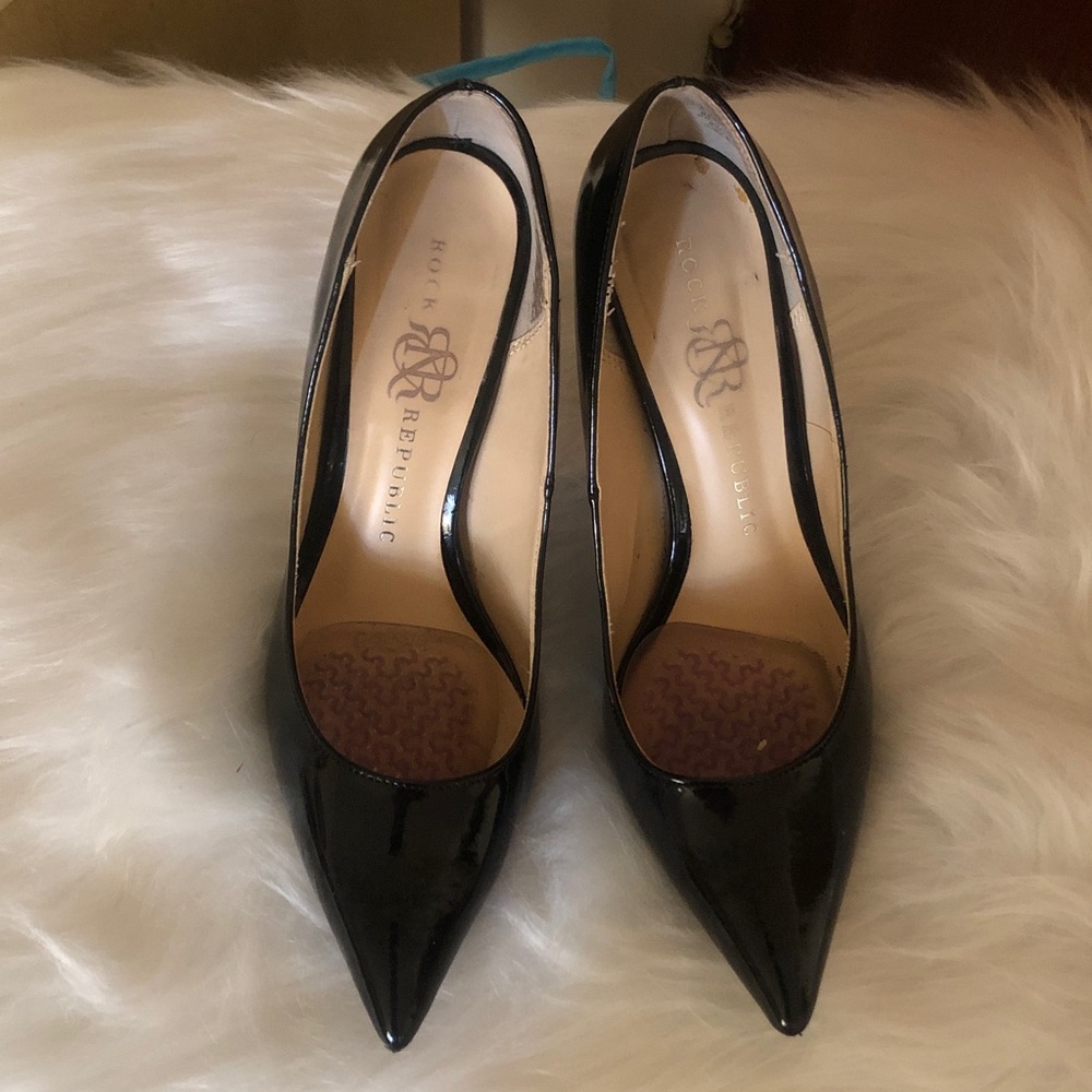 Dolce & Gabbana Black Patent Pointed Toe Pumps